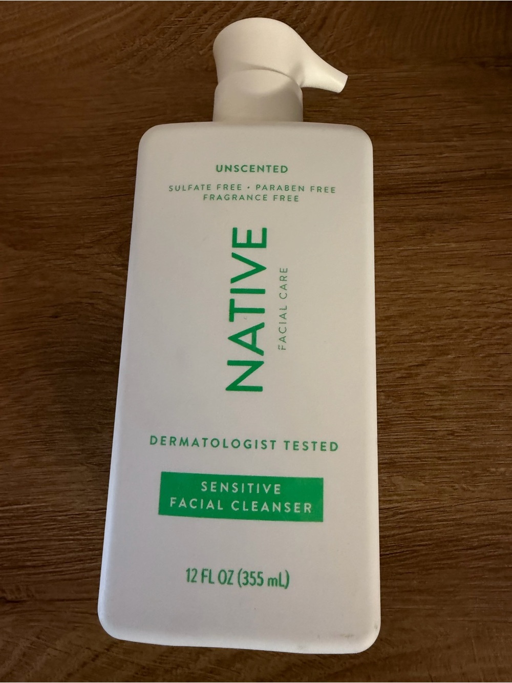 Native Sensitive Facial Cleanser - White/Green